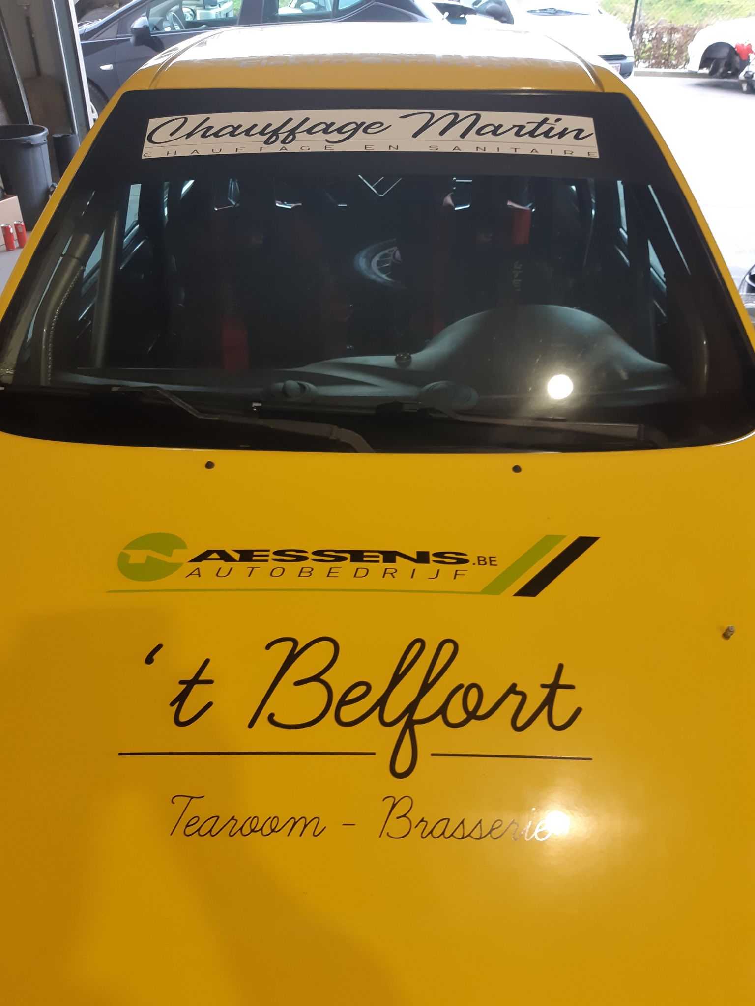 afbeelding van autobelettering, voertuigbelettering, reclamewagen, autoreclame, carwrap, carwrapping, sponsorauto, sponsorreclame, rallystickers, naamsticlers, bedrijfsstickers, logostickers, rallybelettering,sportstickers,rallysportstickers, kleeflogo, kleefletters, stickers westvlaanderen, belettering roeselare, belettering ledegem, reclamestickers, vinylstickers, gevelreclame, signs, stickers laten maken, voertuigbelettering, autobelettering, voertuigreclame